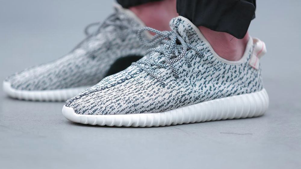 Кроссовки спортивные yeezy boost