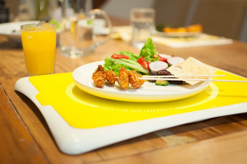 Asurion's tweet photo. The #Yumit smartplate lets kids earn virtual currency when eating https://t.co/ws5mNfxtOT #KidTech #Nutrition https://t.co/OZUZMOvSu4