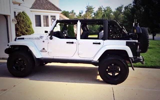 Jeep_Life's tweet photo. White Jeep + Black Rims = 💰💰 https://t.co/LDcpg5Gcud