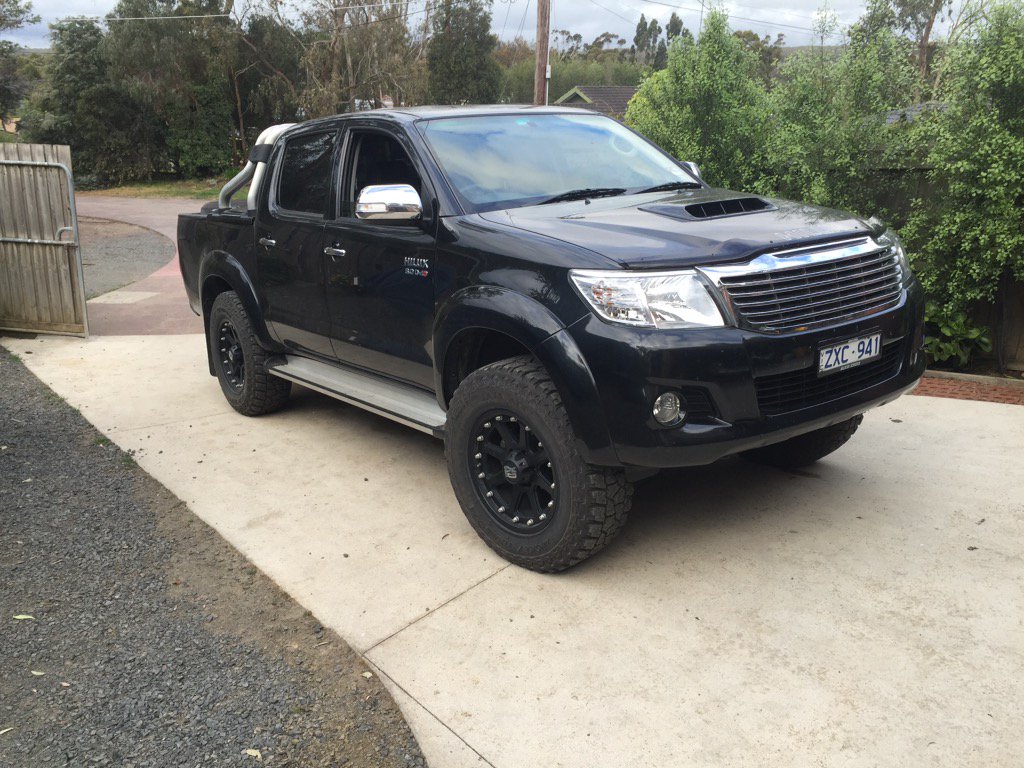 ATT: BALLARAT Folk,Plz Keep your eyes open for Black Toyota Hilux STOLEN in MT CLEAR area early Sunday REGO ZXC 941