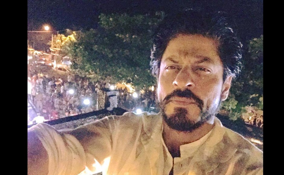 Happy Birthday! Fans crowd outside Mannat as Shah Rukh Khan turns 50  
