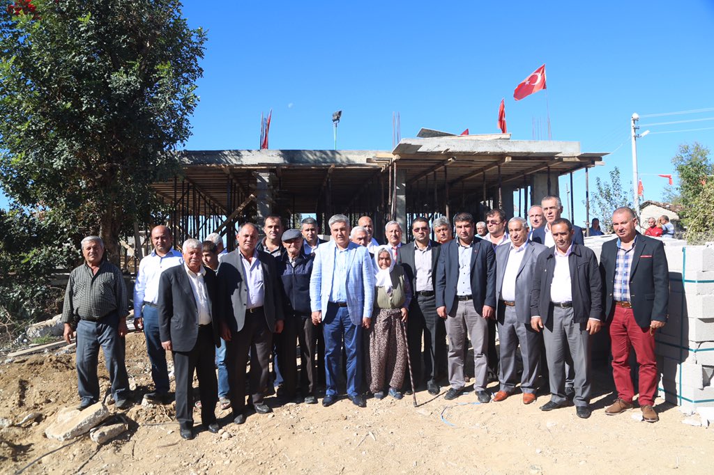 Bizler siyaset için değil allah rızası için hizmet ederiz.şehit ailemizin evinin inşaatını yerinde inceledik.