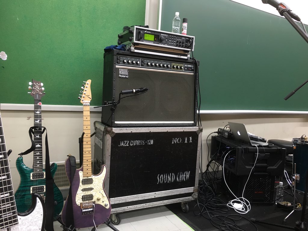 海賊王 Oji Honeyworks 黒板の前に機材て 笑 T Co Xutxeplcow