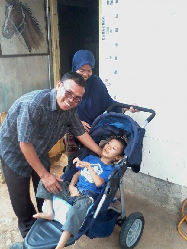Terimakasih donatur telah memberikan bantuan berupa kursi roda bayi (stroller) untuk Muzaki dompetdhuafa.org/post/detail/15…