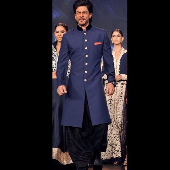 shahrukh khan in indo western clothes