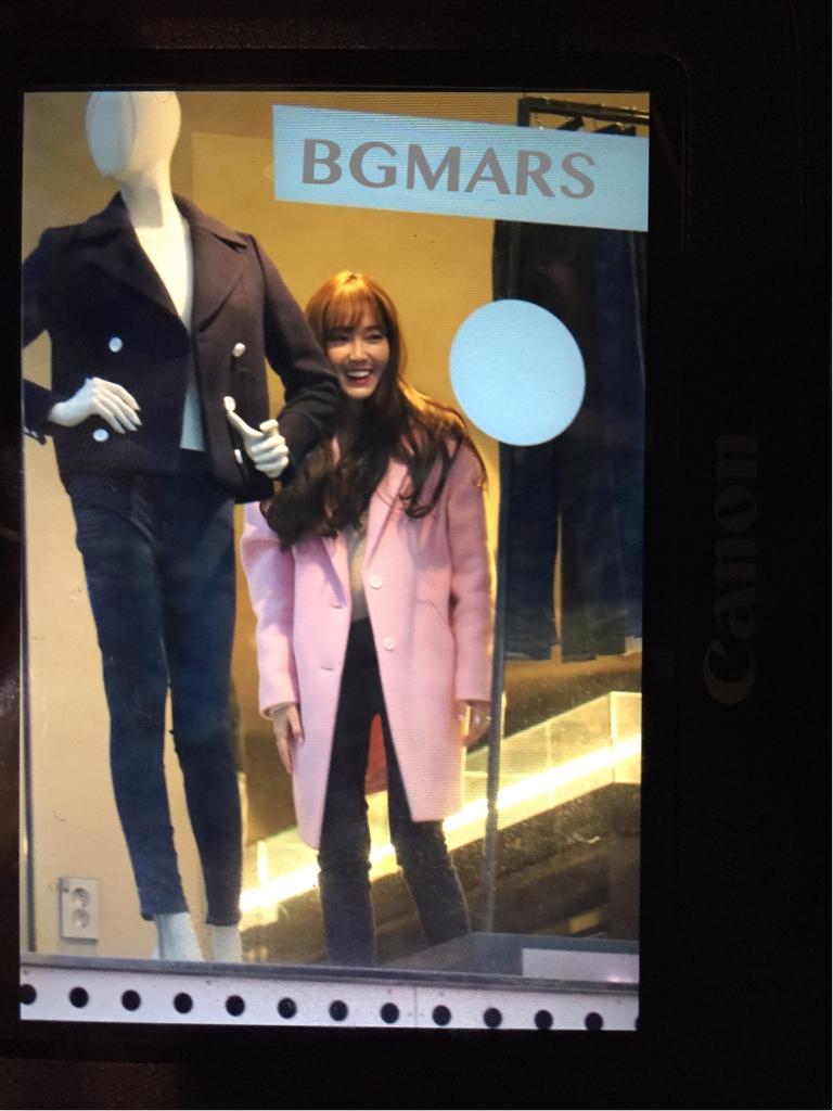 [PIC][02-11-2015]Jessica tham dự buổi Fansign và ra mắt cửa hàng cho "BLANC & ECLARE X KOON" vào chiều nay CSy7ISyUkAALEX1