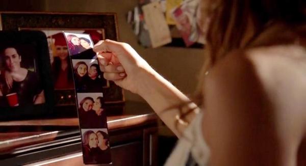 sarahwclkers's tweet photo. when you remember that delena were that type of couple who took silly pics in a photo booth https://t.co/Jqh0gaCCxV