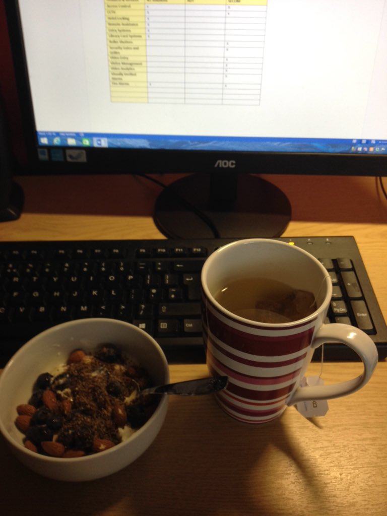 HettyRackham's tweet photo. @livingjuices 6 min workout done, Greek yog with berries nuts n seeds and a large fennel tea #smashingstart https://t.co/uVTdpXCwSK