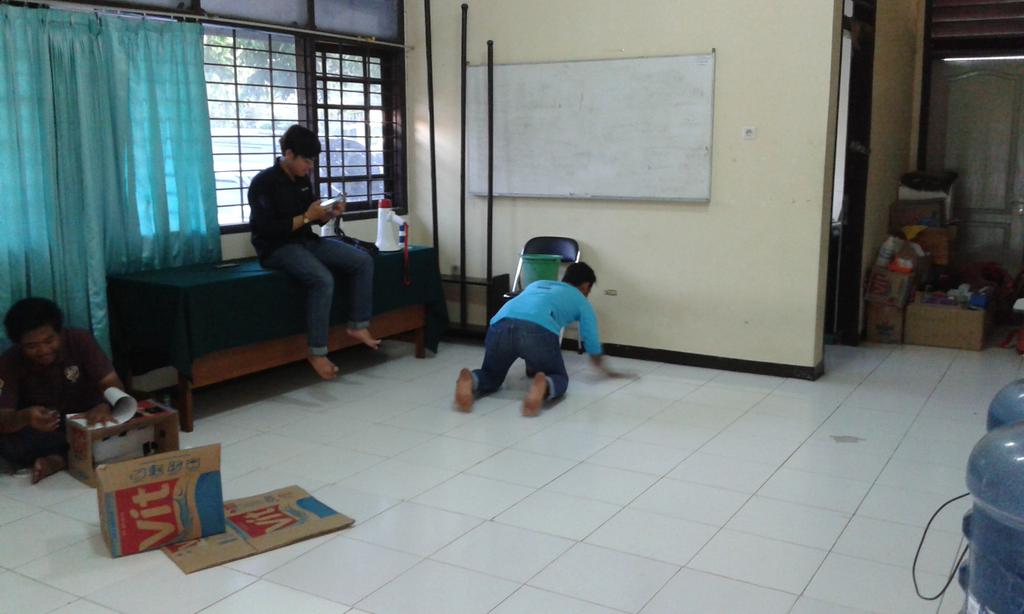 pumfkhunair's tweet photo. Pansel lagi mempersiapkan ruangan untuk pendaftaran verifikasi berkas &amp; penetapan bakal calon di SC ormawa FKH
#FLJ https://t.co/euLbLOtymi