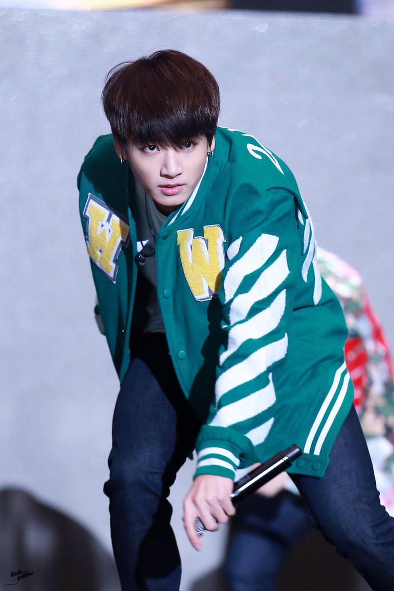 LittleGolden97's tweet photo. 151031 아시아 유스 케이팝 패스티벌 4P upload!!~ #정국 #방탄소년단 @BTS_twt https://t.co/ePIAClA5ir 이런 잘 생김.. 숨 못 쉬어 https://t.co/ZrNfp7bpS0