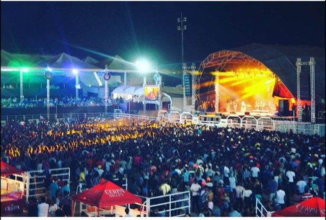 ExpofeiraAP2015's tweet photo. A terceira noite da #expofeiraap2015 encerra com sucesso total. #showNxZero #showtop #sucessodepúblico https://t.co/1QqQ479bde
