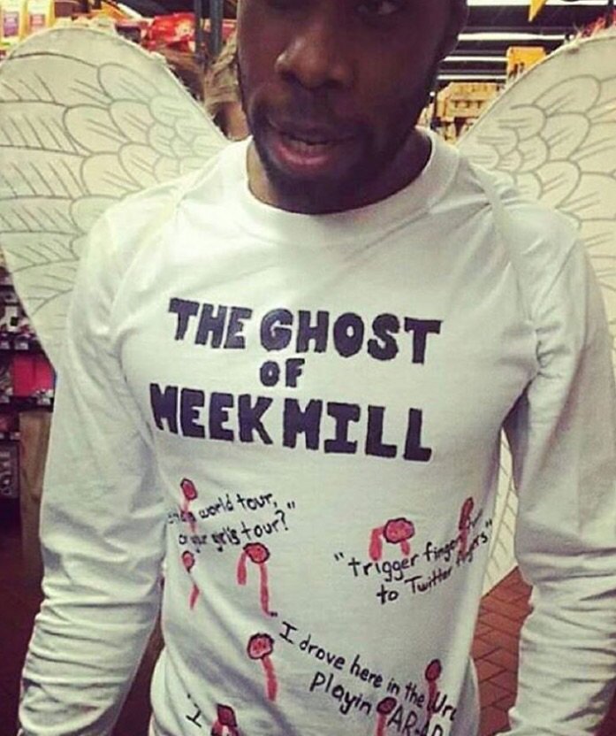 Styxxxxx's tweet photo. 😂 my nigga got on wings https://t.co/WfDQhXu3AE