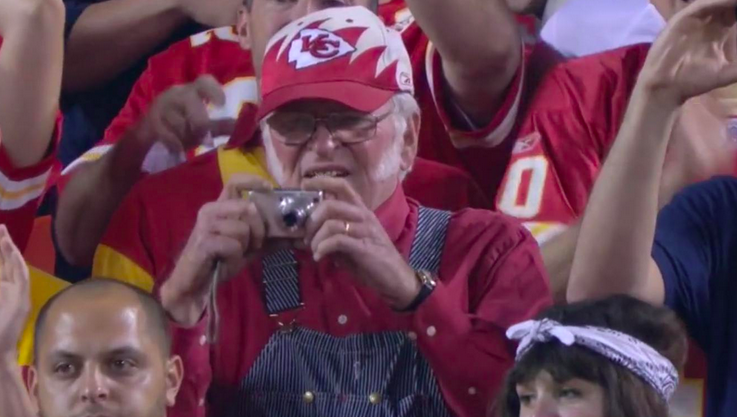 BarstoolBigCat's tweet image. Congrats, KC. Happy for this guy when he reads about the game in tomorrow's paper.