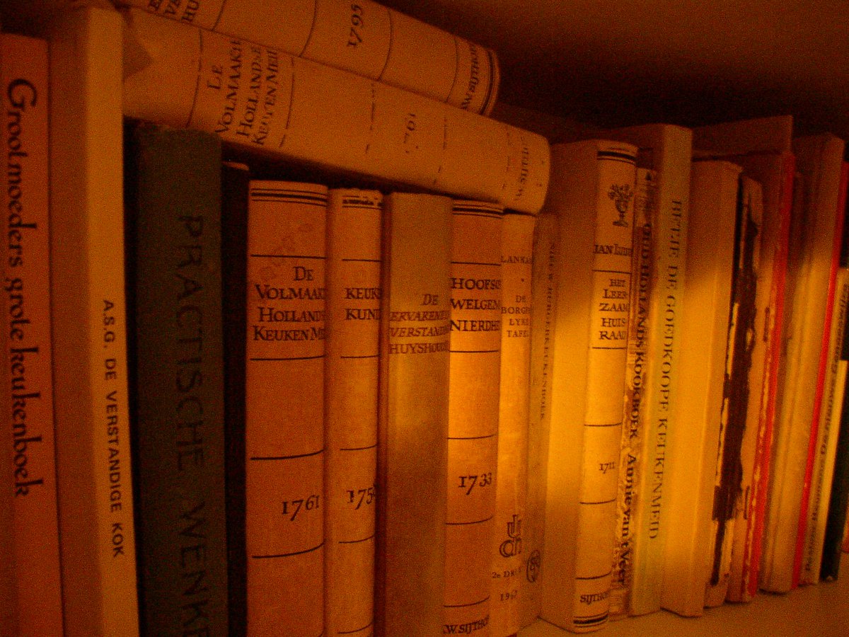 Vandaag voorbereiden...werken met chocolade...hm....heb er zin in.Op zoek naar oude maar bruikbare recepten,