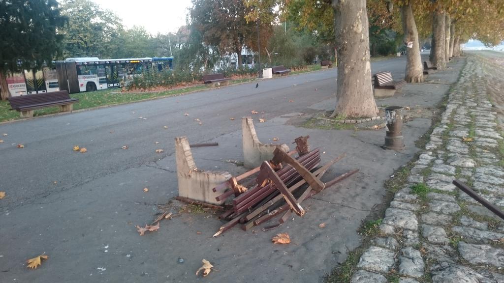 CSyNlzAWUAQJLAH.jpg:large