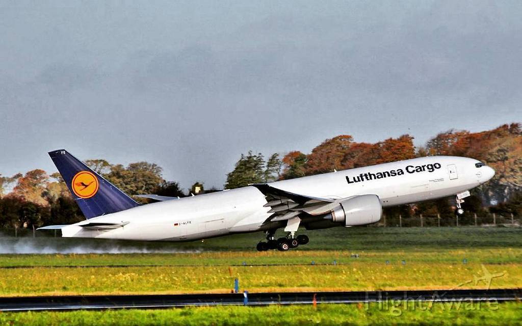 Instagram : by marco_91s - #jetblast #aviation #avgeek #boeing #b777freighter #lufthansacargo #flightaware