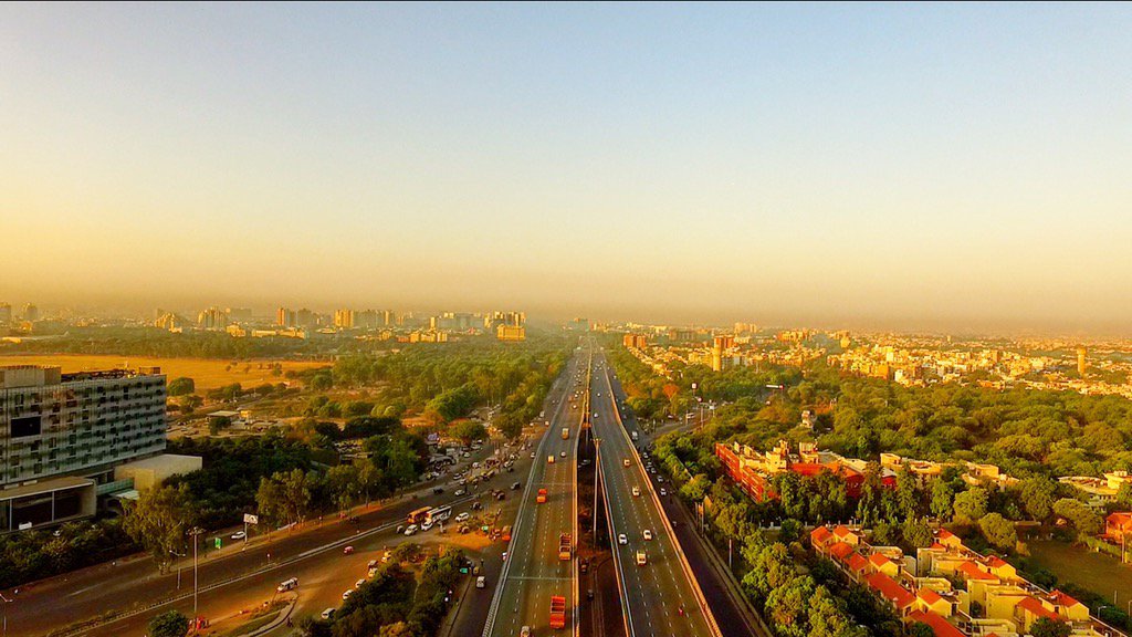 IlnbProductions's tweet photo. Wow #wow #greatmoment #breathtaking #photography #SUNRISECITY #gurgaon #india #highway #aerialindia https://t.co/1Oia1KfHeN