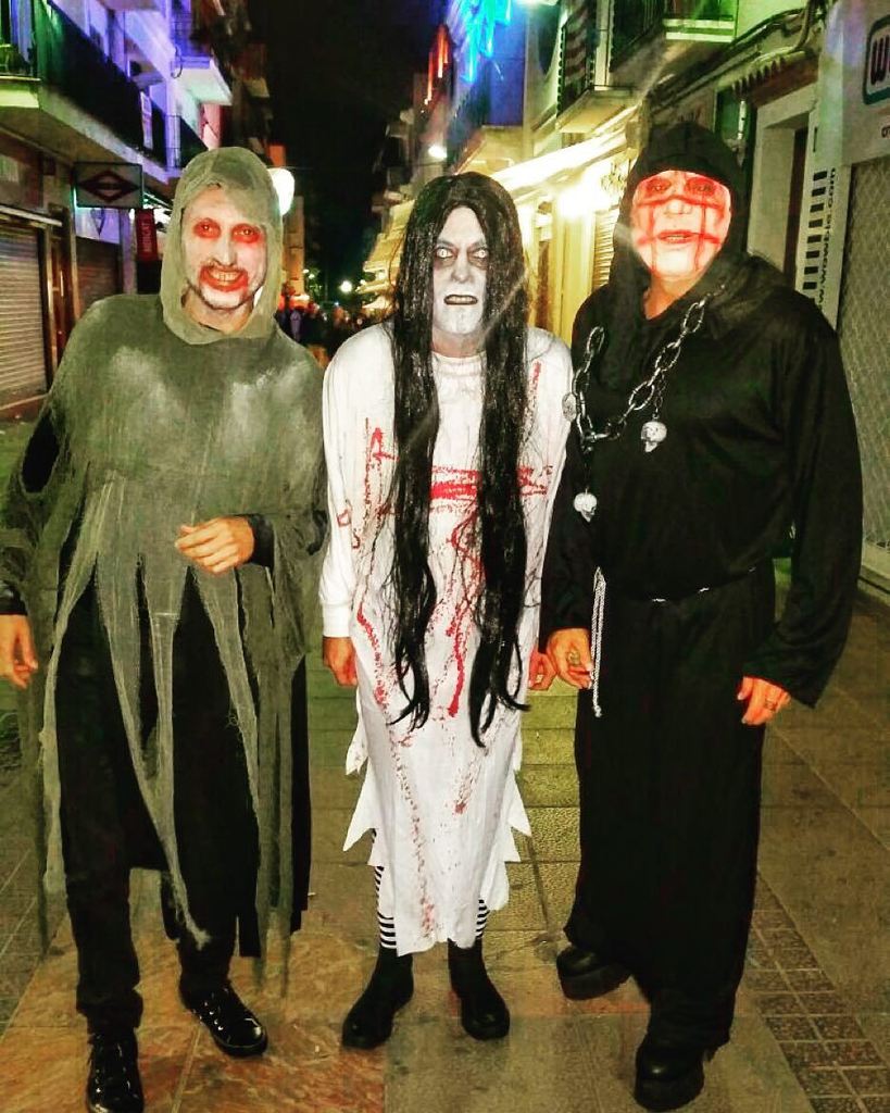 Chatchatcatcat's tweet photo. #halloween2015 #ilovehalloween #descbreixcatalunya #catalunyaexperience #instacat #igerscatalunya #sitges #igsitges… https://t.co/cIZsaLX2iB