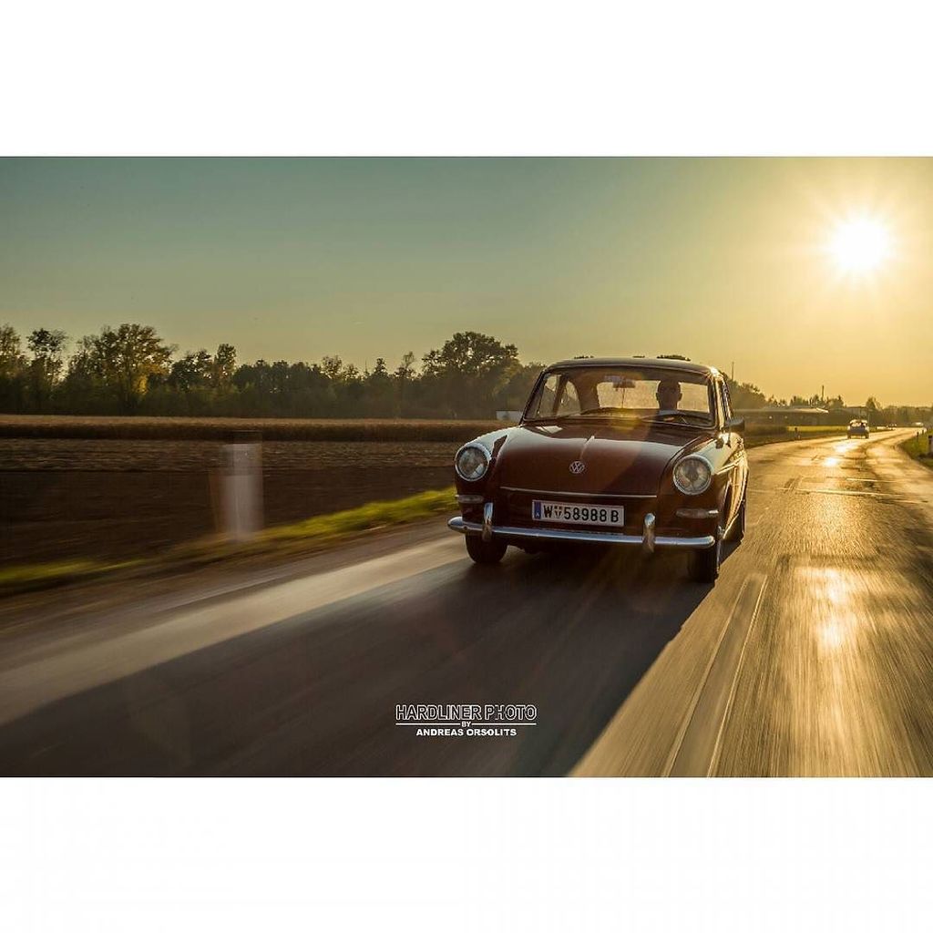 oldcar_photo's tweet photo. Typ 3 on the road 🚗🌄 #volkswagen #typ3 #vwtyp3 #vw #vwlovers #vwporn #ontheroad #rollingshot #sundown #sunset #stre… https://t.co/NF6oIfrnAH