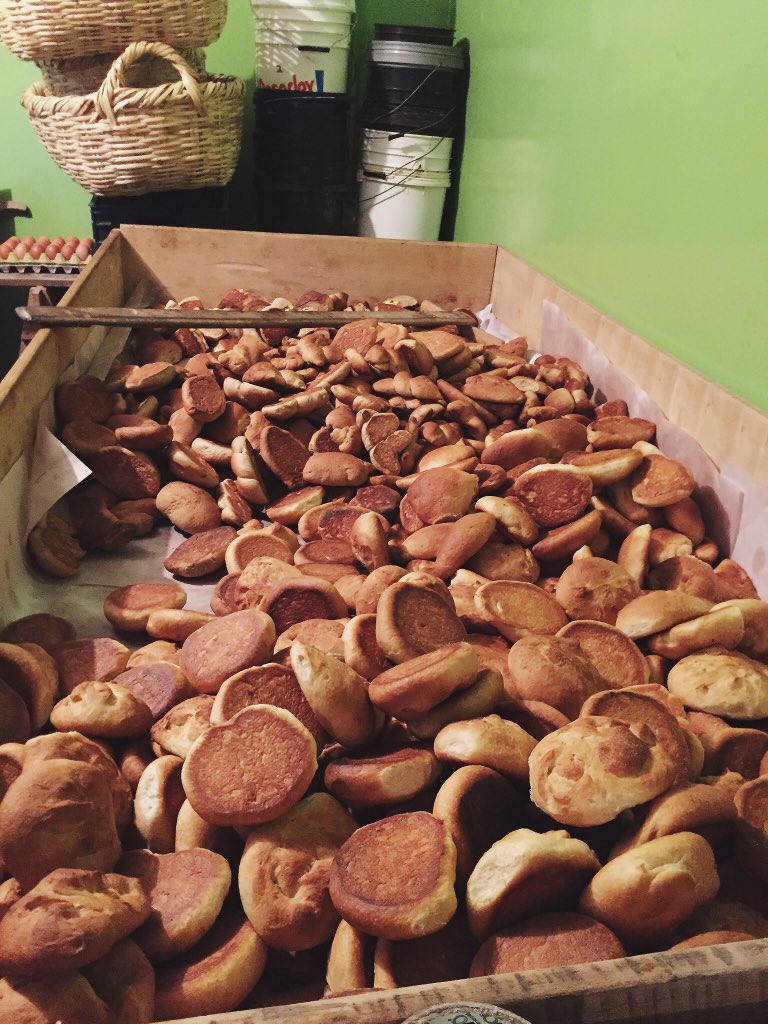 ashleybeck003's tweet photo. If you don't want to use this bread as a swimming pool, than something is wrong with you https://t.co/ex8JOiHKVj