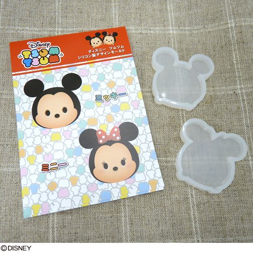 クラフトタウン Twitter પર レジン関連のディズニー商品からは ツムツムキャラクター型 シリコンモールドが新登場 同封のイラストシートを切り取ってレジン液と一緒に固めれば かわいいツムツム作品が作れちゃいます T Co Qmdoua6dep T Co