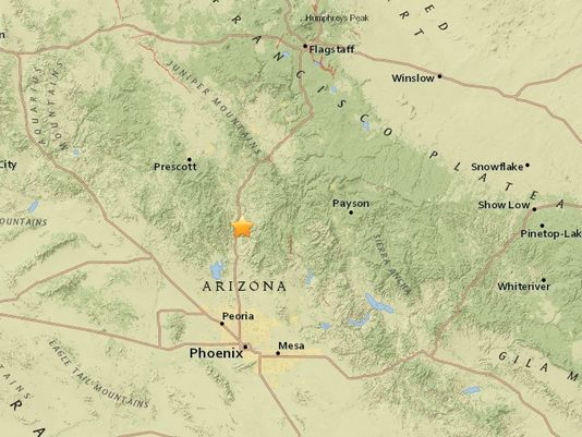 azcentral's tweet photo. #BREAKING: USGS confirms: That was an earthquake that just shook metro #Phoenix. Updates: https://t.co/evB19k4XXs https://t.co/IVCeThsIjH