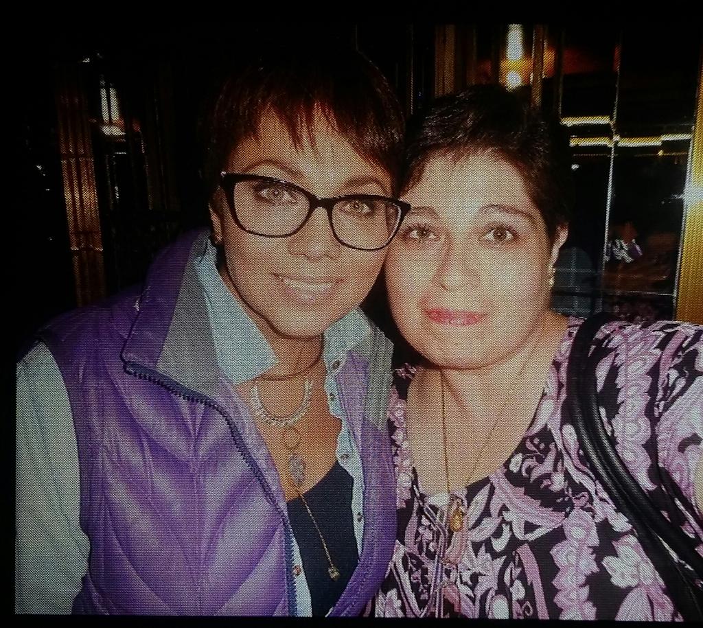 gosi171's tweet photo. Que placer haberte saludado mi querida @CECILGAB11  encantada con ésta puesta de @ObraKarma FELICIDADES gran trabajo https://t.co/3nspFAVWtY