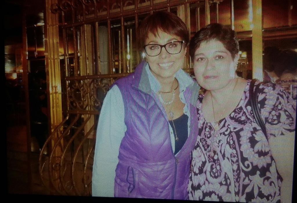 gosi171's tweet photo. Que placer haberte saludado mi querida @CECILGAB11  encantada con ésta puesta de @ObraKarma FELICIDADES gran trabajo https://t.co/3nspFAVWtY