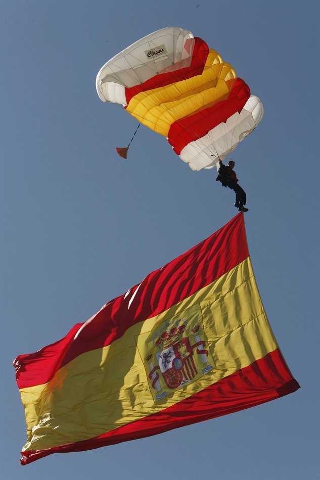 EjercitoTierra's tweet photo. Hoy día de los que dieron su vida por la #Patria, la Bandera permanecerá a media asta en todas las Unidades https://t.co/jjIDE9e6l4