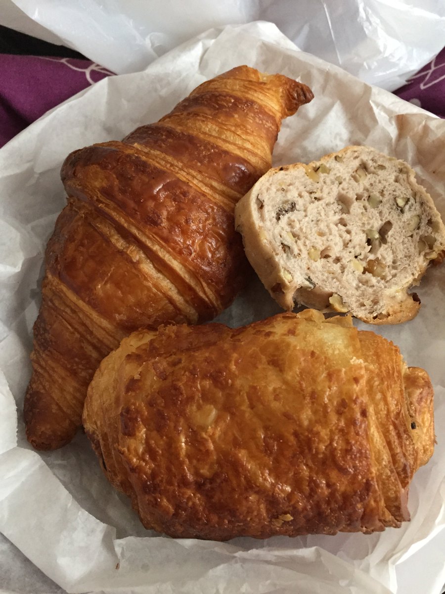 fyeahjcw's tweet image. So hungry this morning! Just went to the bakery 😍 #croissant #walnutbread #chocolatecroissant