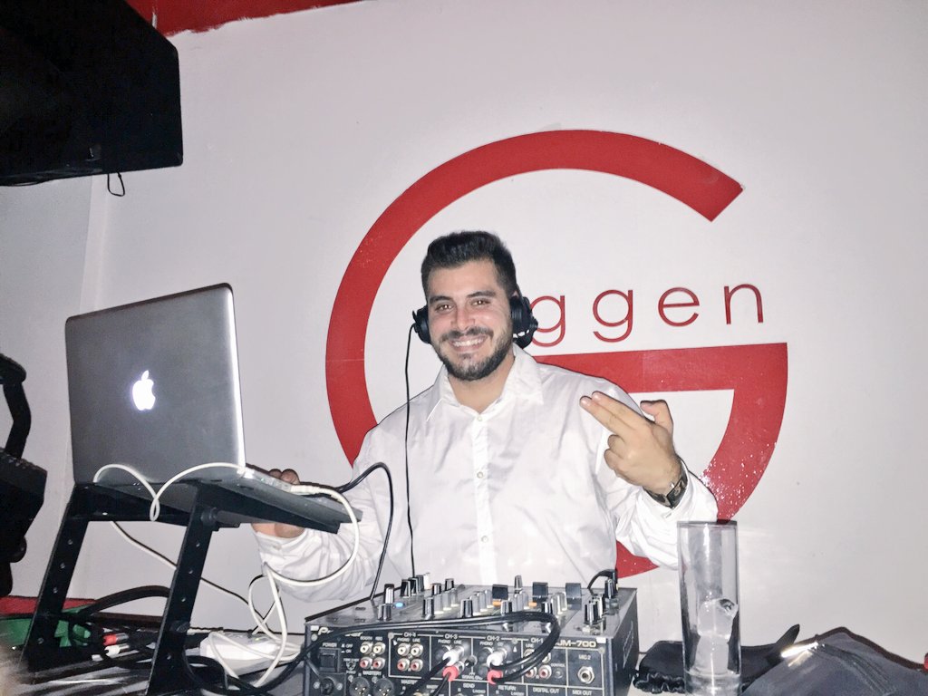 PubGuggen's tweet photo. #DomingoGuggen #Badajoz
#fiesta #Hallowen
#Urba #AmbientePerfecto
#Musicón #yalosabes https://t.co/7CqHApEhhU