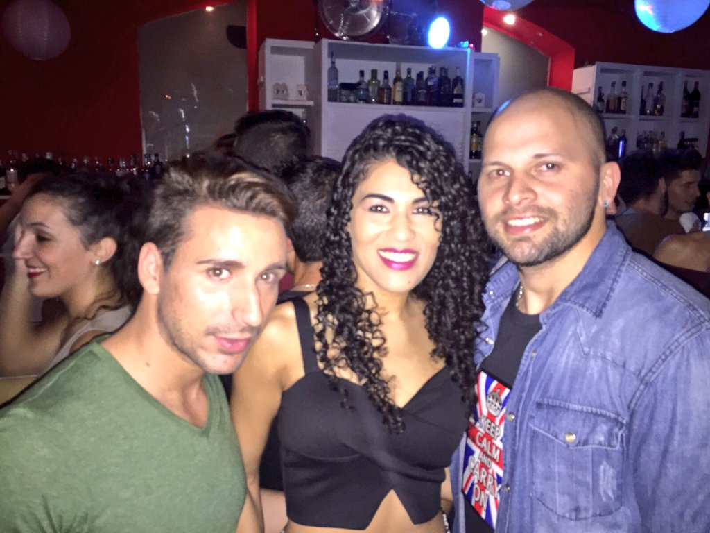 PubGuggen's tweet photo. #DomingoGuggen #Badajoz
#fiesta #Hallowen
#Urba #AmbientePerfecto
#Musicón #yalosabes https://t.co/guQwtLUYfa