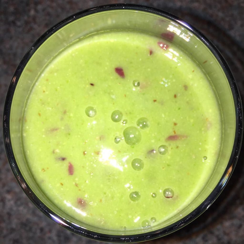 NUTRiBULLETFans's tweet photo. Monday morning #smoothie made from #mango #grapes #banana #spinach and #sunflowerseeds
#5aday #dailyhabbit #motiva… https://t.co/9FxoTzx8uf