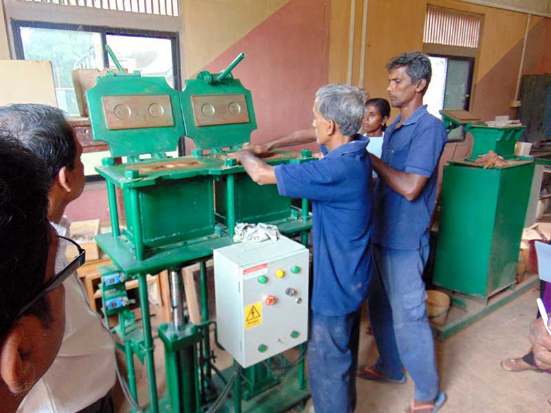 SAPSriLanka's tweet photo. Training on Stabilized Soiled Brick Manufacturing https://t.co/fRfOjUG9oT
