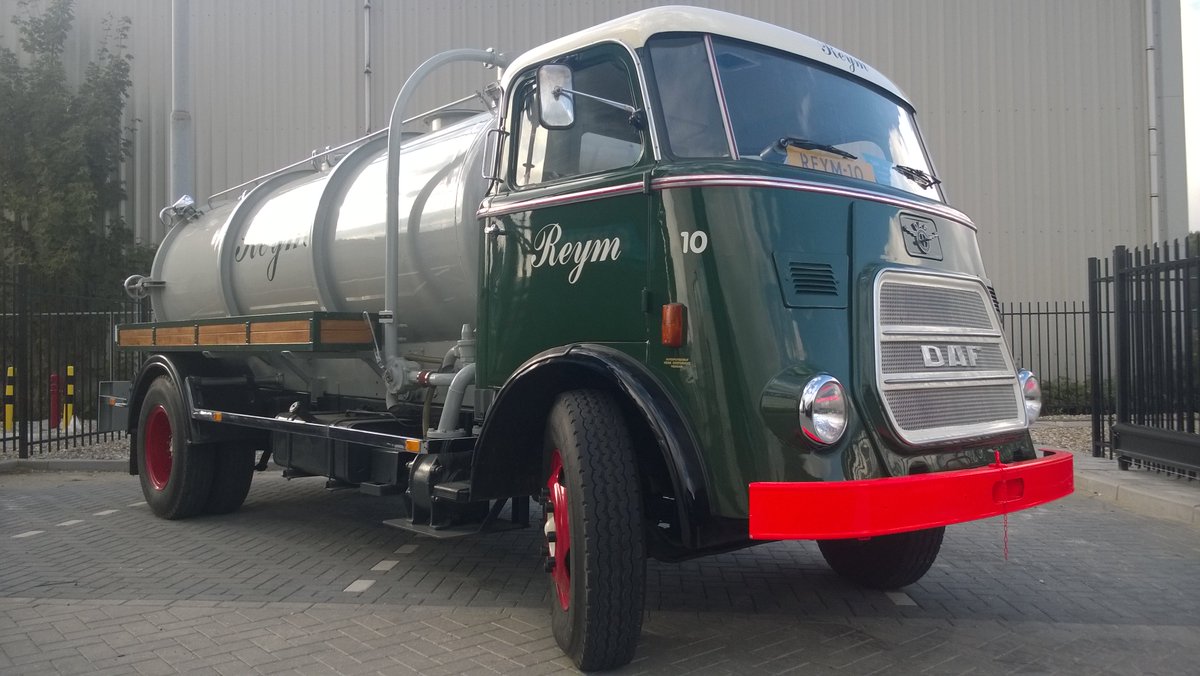 teo_boer's tweet photo. Bij Dubbeldam Schade hebben we veel uit eenlopende projecten. Oude liefde roest niet! #oldtimerherstel #Restauratie https://t.co/4P44pqYY82