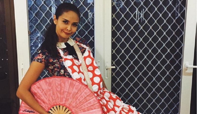 gmanews's tweet photo. Maine-lookalike @meganbata dresses up as Yaya Dub for Halloween #ALDUBTheRing https://t.co/YCST3oAux7 https://t.co/5GeMHppDG6