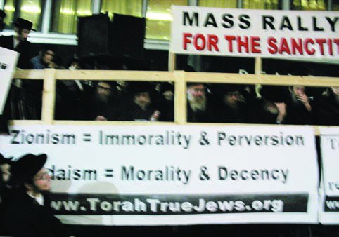 OriginalJews's tweet photo. We won’t see this on @BBCNews and @RT_com a shame! #IsraelDoesntSpeakForUs says #Jews in protest against #Israel https://t.co/OeZcnmjYy3