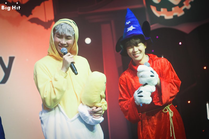 Vliveofficial's tweet photo. Welcome to BTS ‘Halloween Party’. The Halloween party held by BTS for the fans! View Article▶https://t.co/AQRSJu8LBB https://t.co/gOaZzaiMyx
