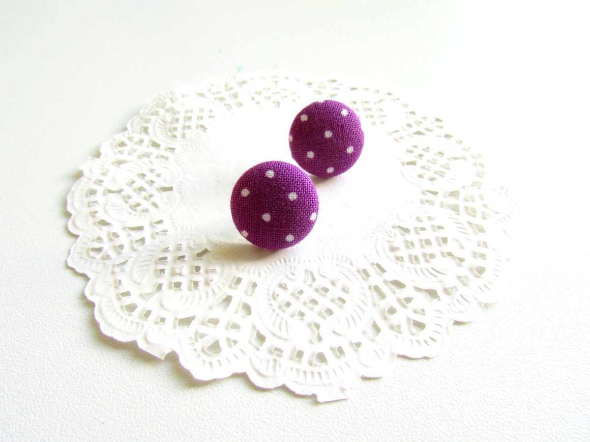 EfZinCreations's tweet photo. Cute and Dainty! by EfZinCreations https://t.co/Gv9MlNEz7P via @Etsy #retro #earrings #studs #jewelry https://t.co/pB3QLaWtCw