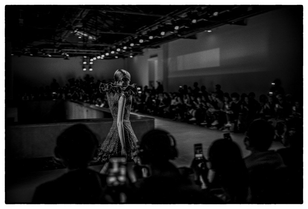 FashNerd's tweet photo. FashNerd | @ANREALAGE_ Brings Tech Gimmicks To Fashion https://t.co/01dnfPCoYU #FashionTech #CatwalkTech https://t.co/OQ58FnWLYo