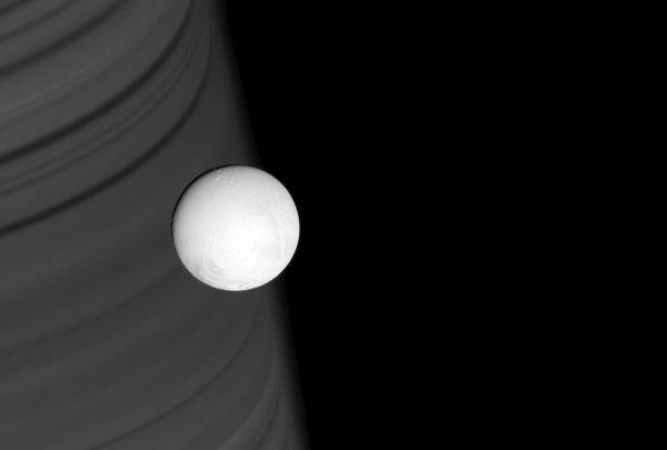 postedtodayorg's tweet photo. Enceladus, Saturn's Amazing Snowball Moon #Saturn #SpaceScienceInstitute #NewHorizons https://t.co/LuDsyJ4ppt https://t.co/UbhhUaToZl