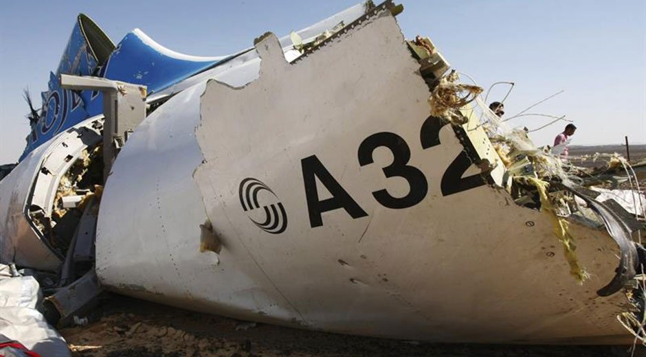 globovision's tweet photo. Solo una "acción exterior" puede explicar la caída del avión ruso en Egipto  https://t.co/7ZehItTzbC https://t.co/tmDN2OONFl