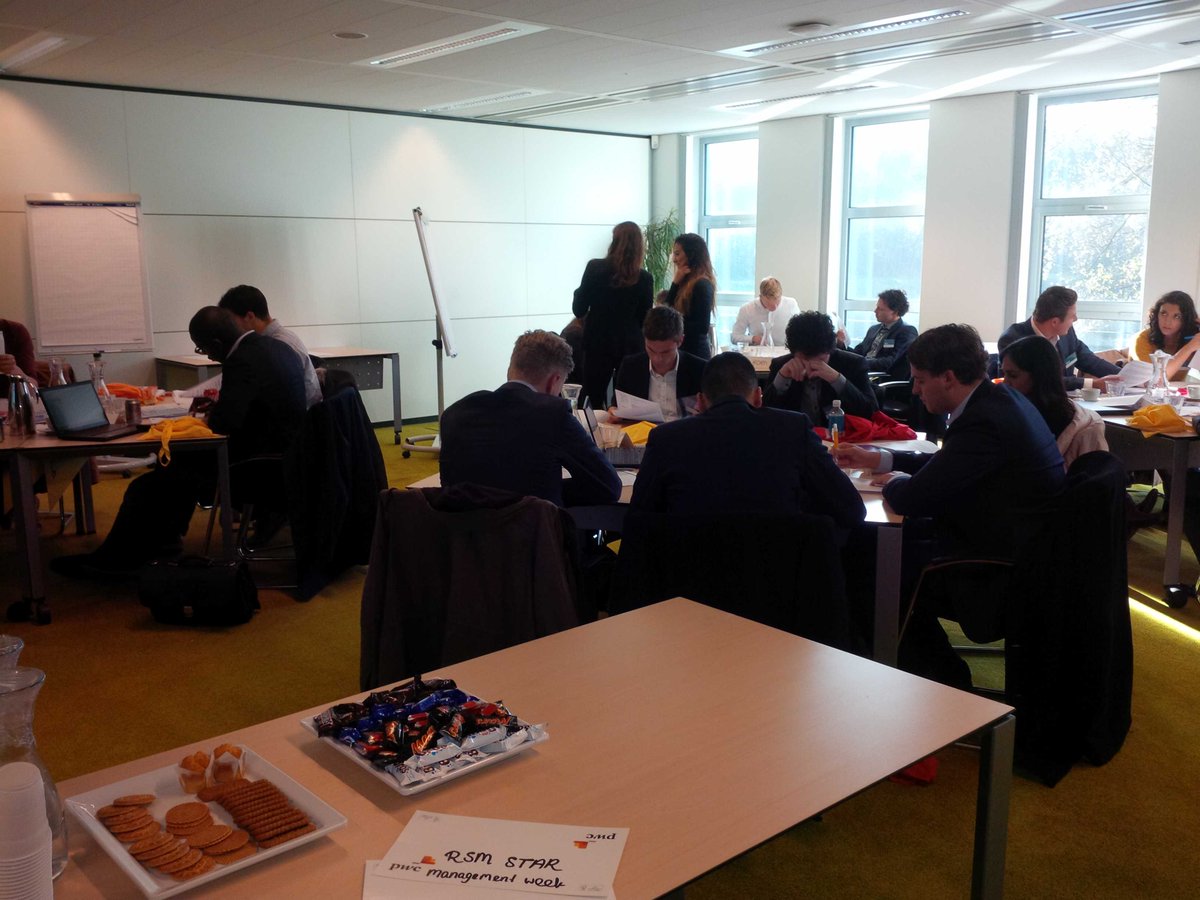 RosalieVL86's tweet photo. Er wordt hard gewerkt tijdens de Inhousedag van #rsmstar #managementweek #werkenbijpwc https://t.co/GM6YPxCXqx