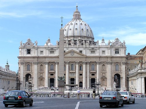 cachicha's tweet photo. Algo Nuevo: Detienen dos personas por robo y filtración de documentos del Vaticano https://t.co/yJXG2rt4Ez #cachicha https://t.co/jXujmsHmR4