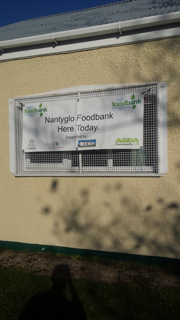 asdabrynmawr's tweet photo. What a beautiful day for a #gooddeed helping out at Nantyglo #foodbank this afternoon #asdaclcwales #localgoodcause https://t.co/UBP6iAGs60