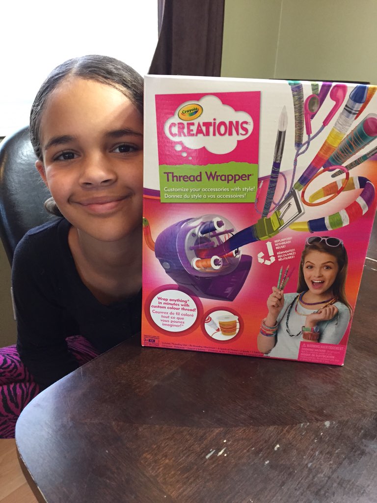 JustUsGirls_'s tweet image. From old to new get creative w/ @Crayola's #ThreadWrapper. Great gift for girls this holiday justusgirlsblog.com/2015/11/from-o…