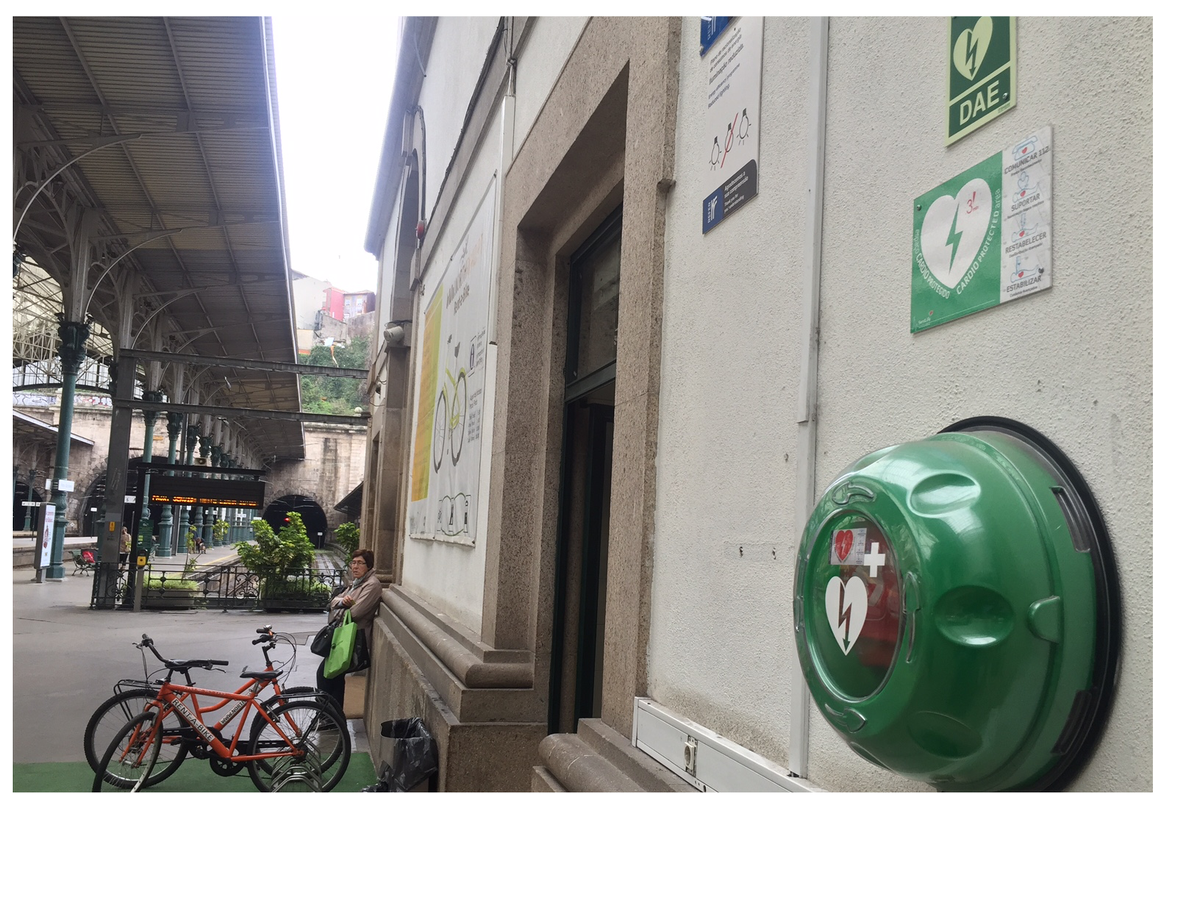 deROTAID's tweet photo. #defibrillator & #Rotaid installed at the #EstaçãodeSãoBento in #Porto by our partner #Senilife! #beautiful #DAE https://t.co/AqZLl67toG