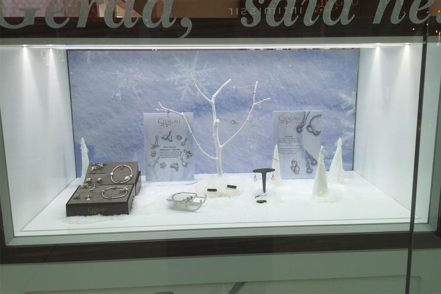 D1DC's tweet photo. D1DC worked with @Clogau to create a winter woodland display for their cabinets, in the new @westfieldlondon store. https://t.co/0lQSVEFWgF