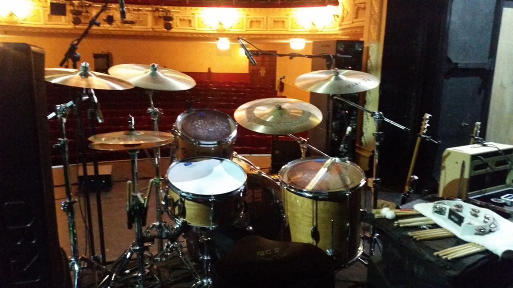 ScottOttaway's tweet photo. Redditch #thesearchers #istanbulmehmet #pellwood #porter&davis #carreradrums @codedrumheads #hardcasecases https://t.co/583Jmh590Z