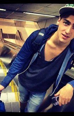 Happy Birthday Kendall Schmidt <3 :\3 
My Spiderman <3 